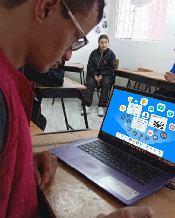 Estudiante con laptop